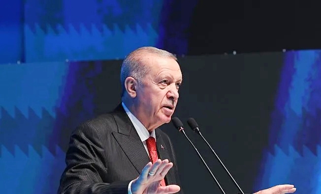 Cumhurbaşkanı Erdoğan: Sosyal Medya ve Dijital Oyunlar Gençlerimizi Zehirliyor!