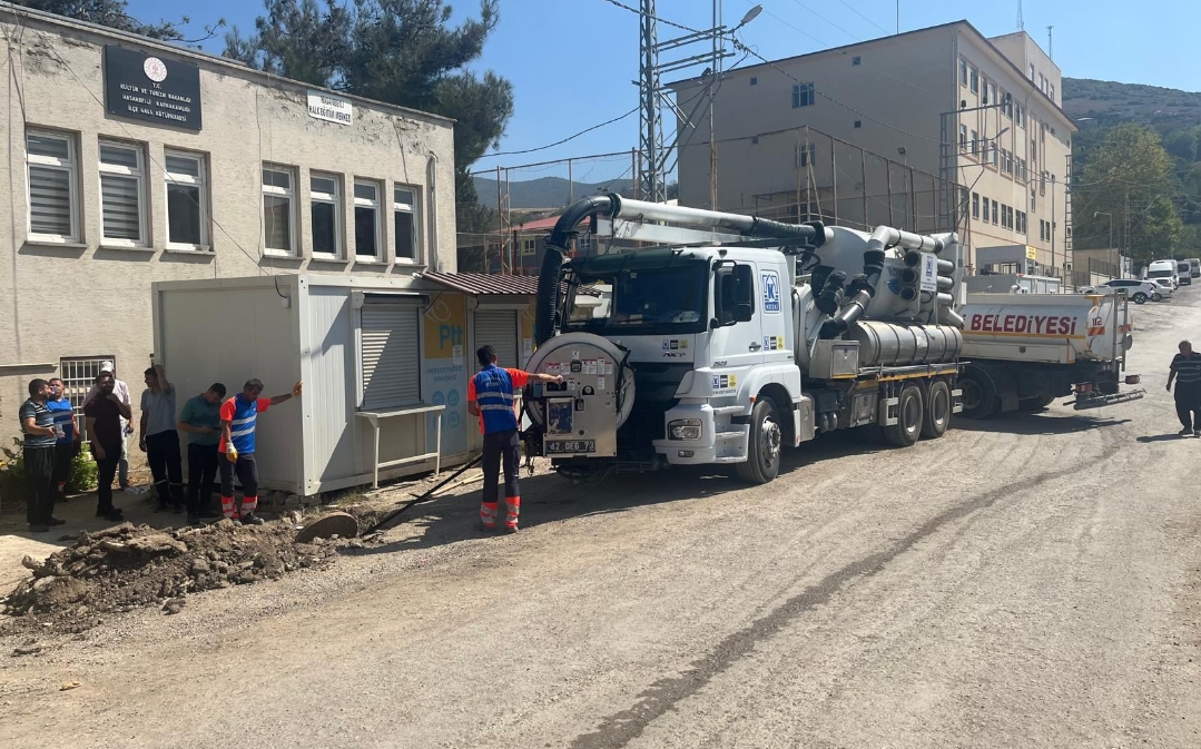 Konya Osmaniye’de Altyapı Hasarlarını Onarıyor