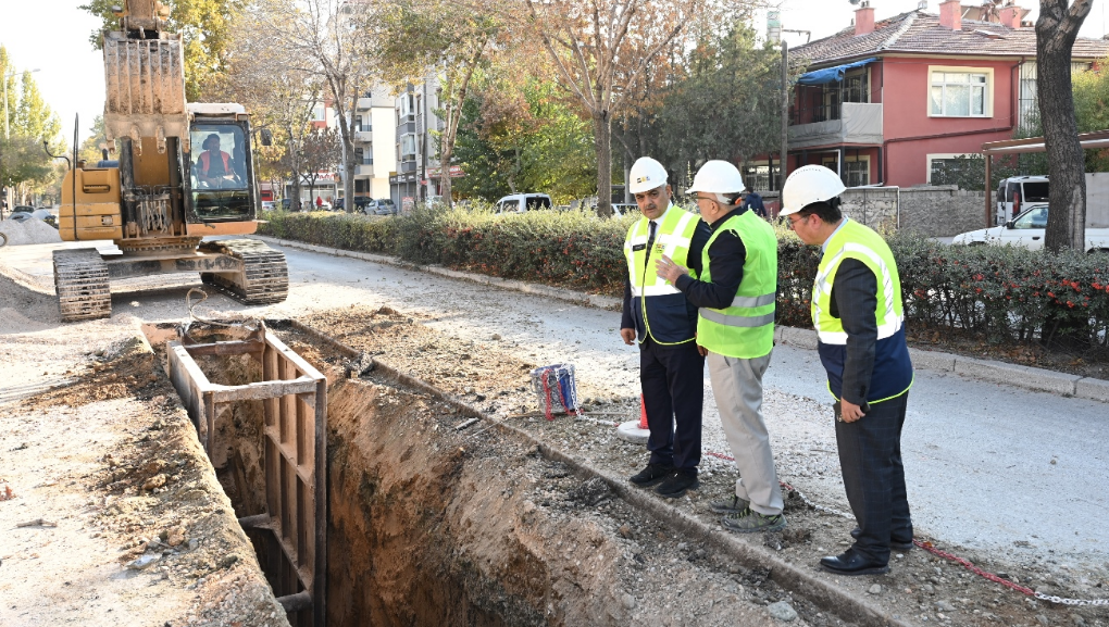 Konya Büyükşehir Ahmet Özcan Caddesi’nde Altyapıyı Yeniliyor!