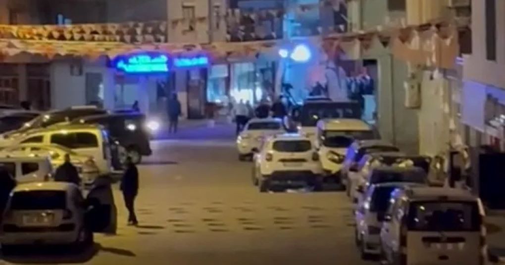 İzmir'de Emniyet Güçlerine Silahlı Saldırı! 2'si Ağır 3 Polis Yaralı!