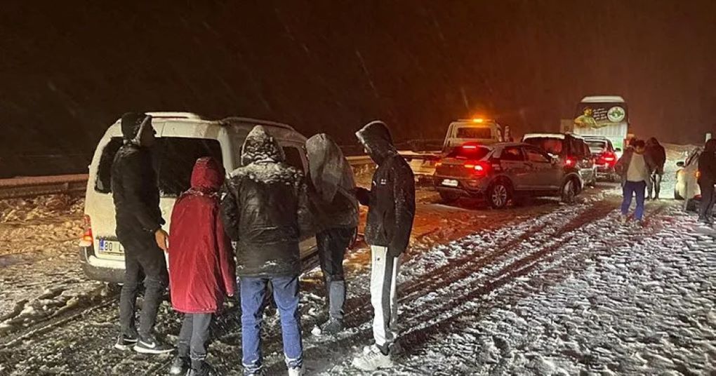 Ülke Genelinde Şiddetli Kar Yağışı! Bakan Uraloğlu Teyakkuz Halindeyiz!