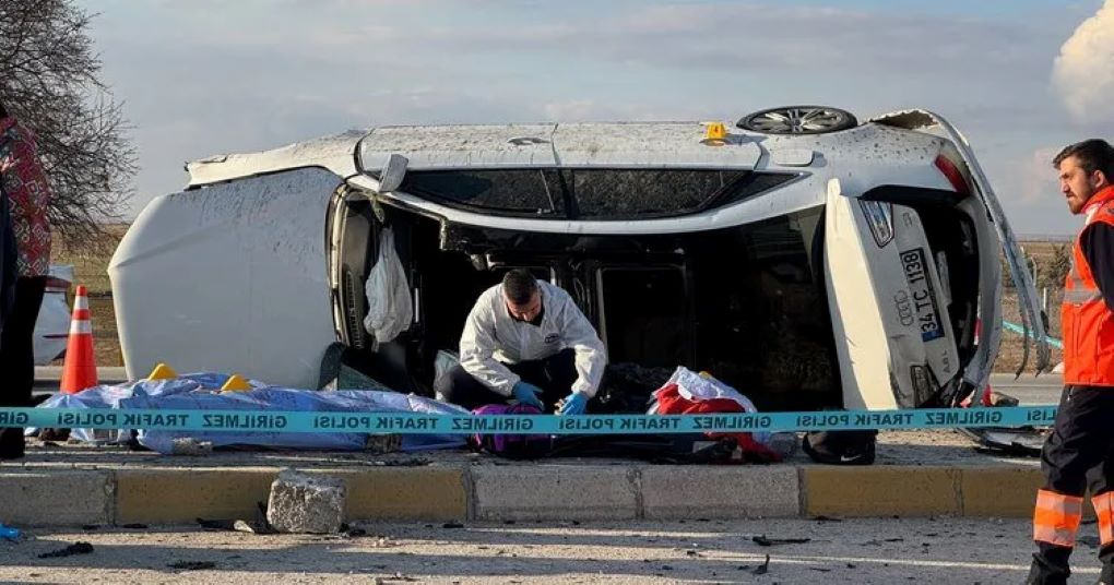 Konya'da Feci Kaza! Otomobil Refüje Çarpıp Takla Attı: 3 Kişi Öldü