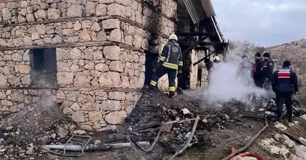 Konya Bozkır'da bir kişi evde çıkan yangında öldü!