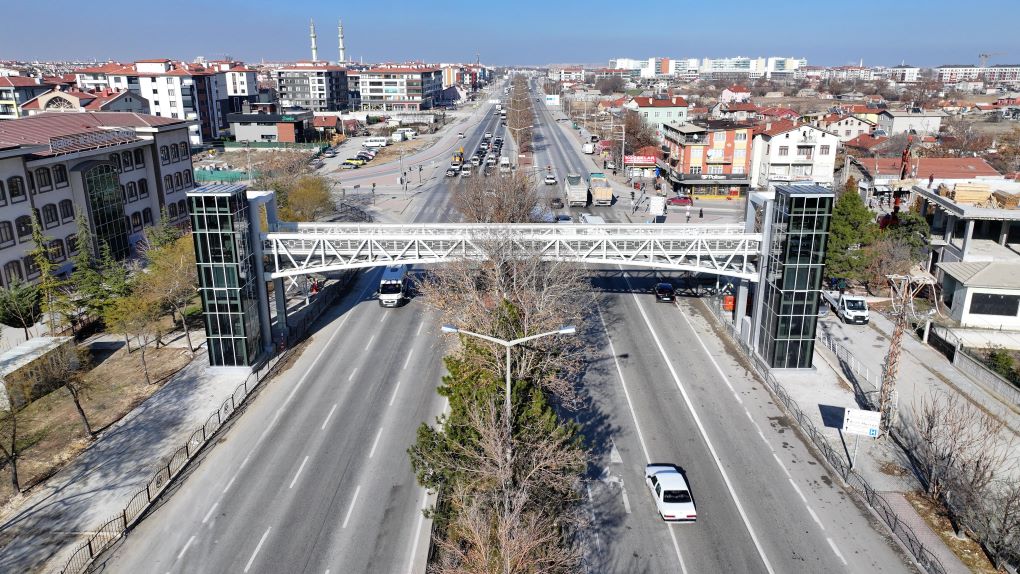 Konya Büyükşehir Belediyesi, Yenilenen Yaşar Doğu Yaya Üst Geçidi’ni Hizmete Sundu