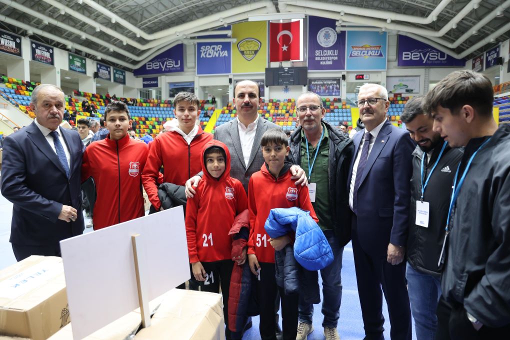 Konya Büyükşehir’den Amatör Spor Kulüplerine Malzeme Desteği!