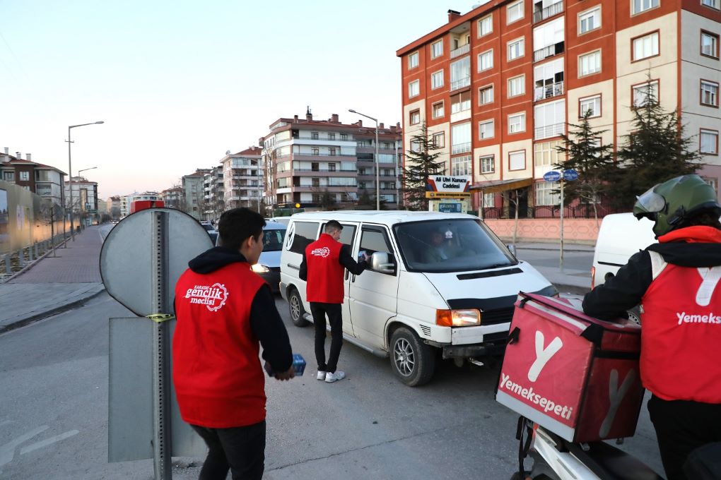 Karataylı Gençler İftara Yetişemeyenleri Yalnız Bırakmıyor!