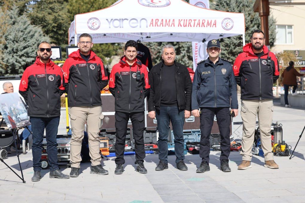 Akşehir’de 1-7 Mart Deprem Haftası Etkinlikleri! Fotoğraf Sergisi ve Bilgilendirme Çadırı Açıldı!