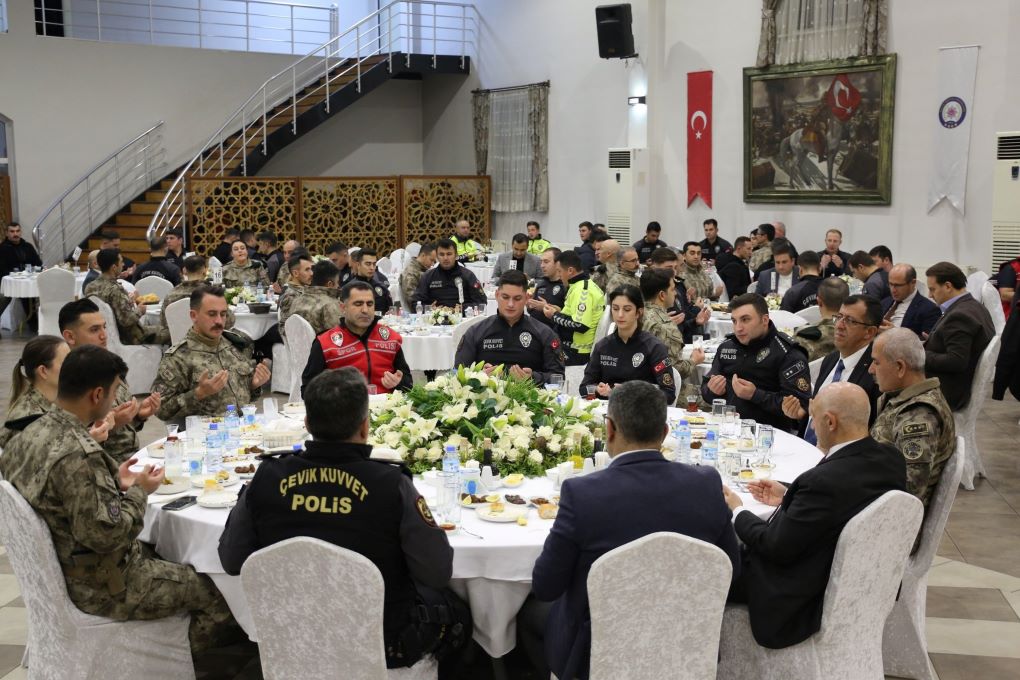 Konya'da Özel Harekat ve Çevik Kuvvet’ten Anlamlı İftar!