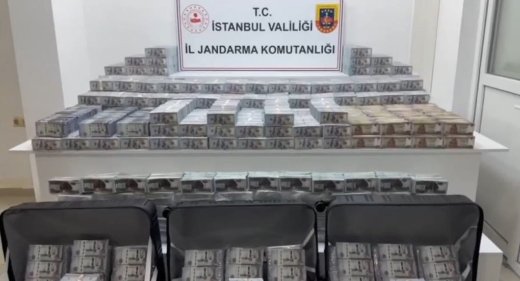 İstanbul’da Sahte Para Operasyonu! 4,5 Milyar Lira Değerinde Döviz Ele Geçirildi!