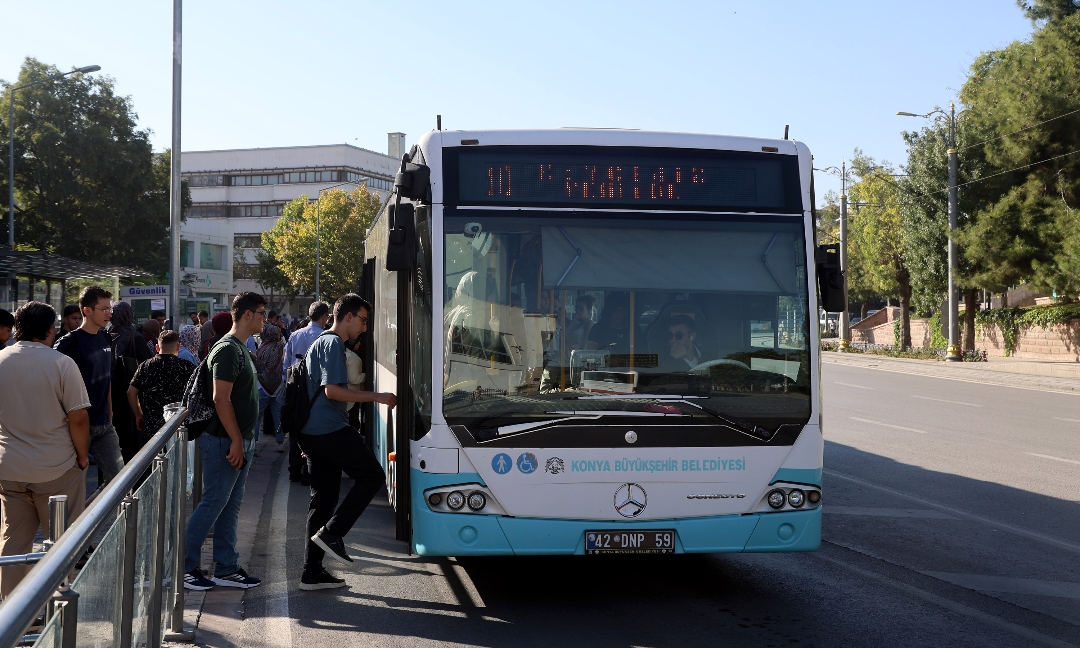 Konya’da Üniversiteye Yeni Kayıt Yaptıran Öğrencilere 10 Gün Ücretsiz Toplu Ulaşım