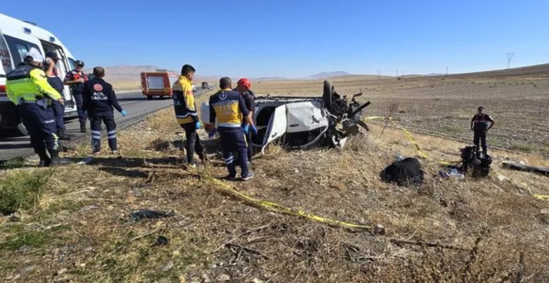 Konya Yunak’ta Feci Kaza! Otomobil Şarampole Devrildi 3 Ölü, 2 Yaralı!