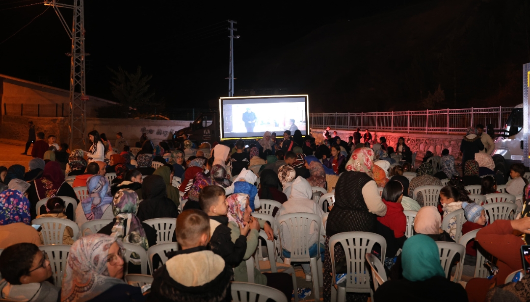 Konya Büyükşehir Belediyesi’nden 101 Mahallede Sinema Keyfi