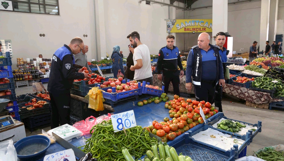 Meram Zabıtasından Semt Pazarlarında Sıkı Denetim