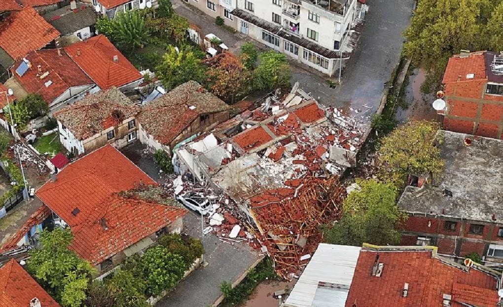 Balıkesir Sındırgı Depreminde Çöken Binalar Böyle Görüntülendi!