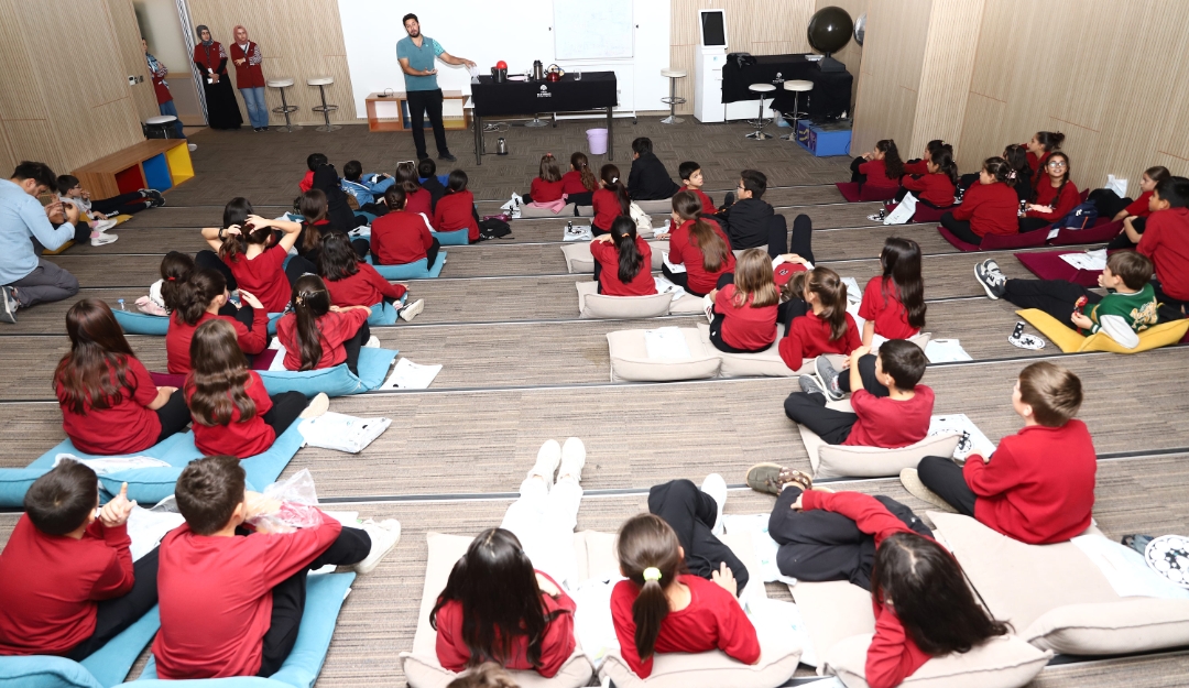 Konya Büyükşehir, 28 İlçeden 13 Bin Öğrenciyi Bilimle Buluşturuyor