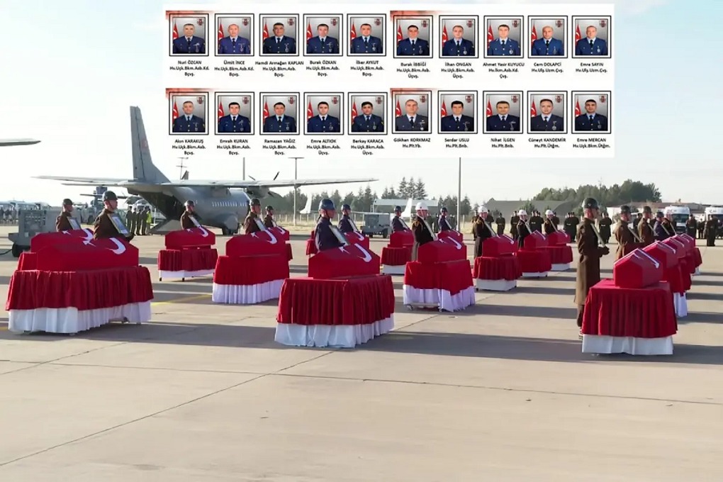 Mürted Hava Üssü'nde 20 Şehit İçin Hüzünlü Tören Düzenlendi