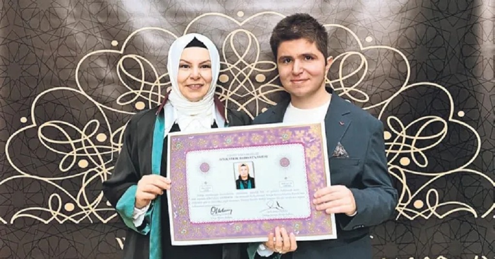 Evladının Adaleti İçin Yola Çıktı: 40 Yaşında Hukuk Fakültesi Birincisi Oldu