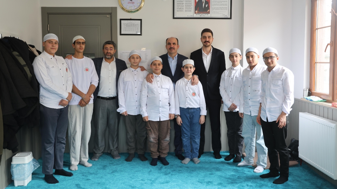 Başkan Altay’dan Yılın Son Gününde Hafızlık Öğrencilerine Anlamlı Ziyaret