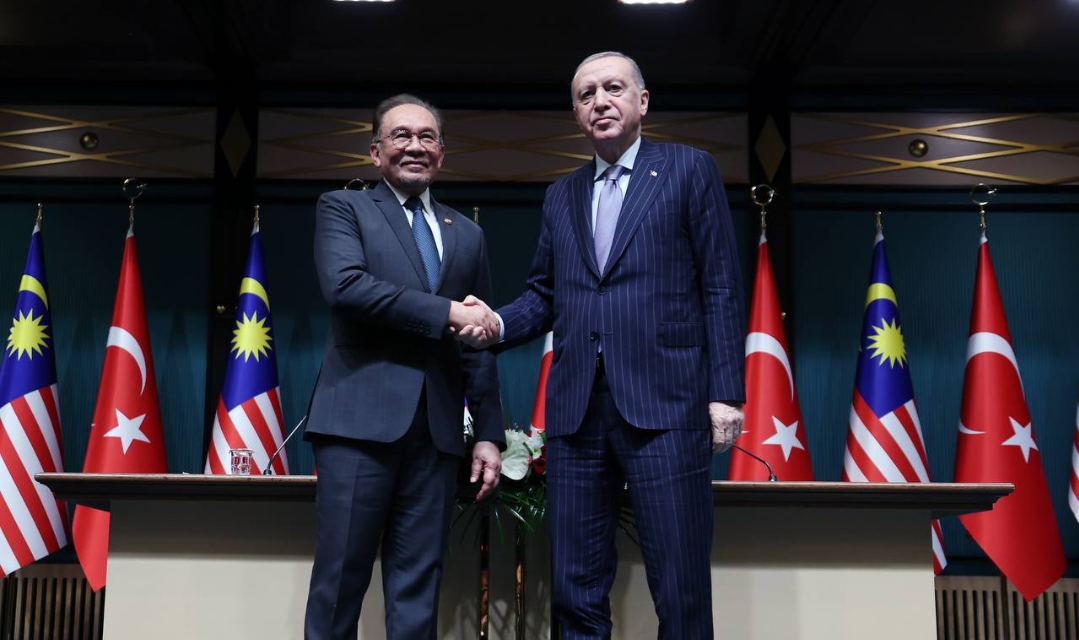 Cumhurbaşkanı Erdoğan İle Malezya Başbakanı Enver İbrahim’den Stratejik İş Birliği Mesajı