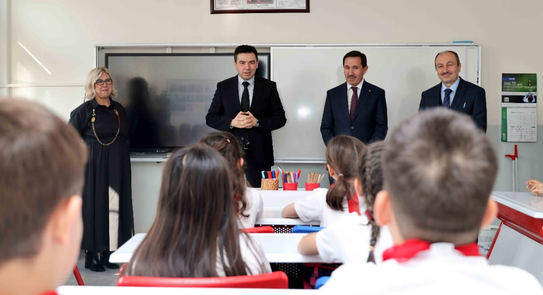 Başkan Hasan Kılca Karatay’da Öğrencilerin Karne Sevincini Paylaştı