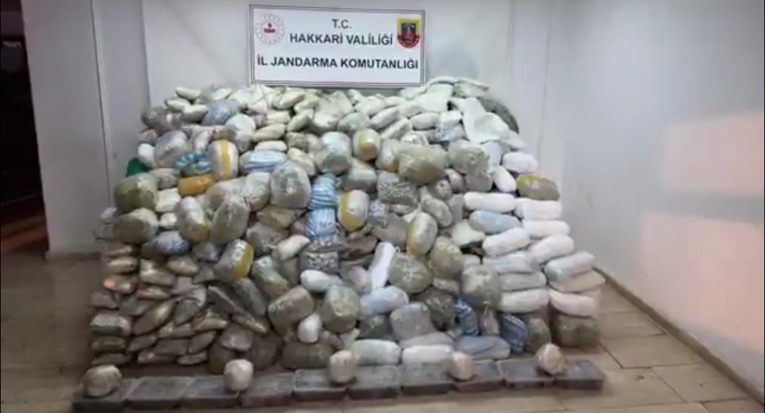 Hakkari’de Zehir Tacirlerine Ağır Darbe: 348 Kilogram Uyuşturucu Ele Geçirildi