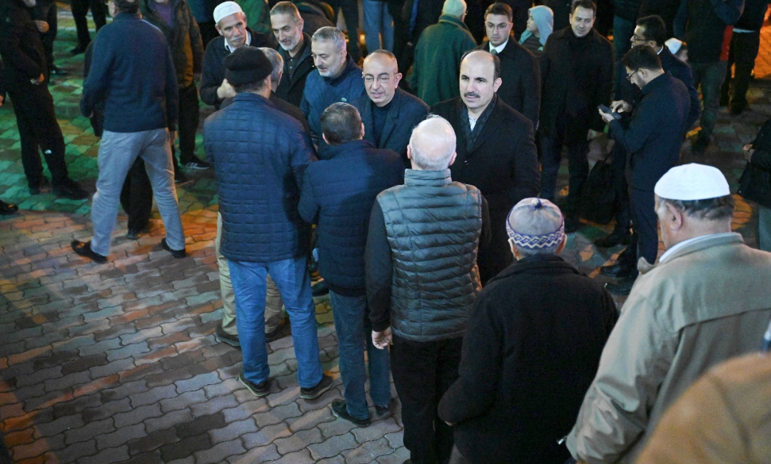 Başkan Altay ve Başkan Kavuş Konyalılarla İlk Teravih Namazında Buluştu