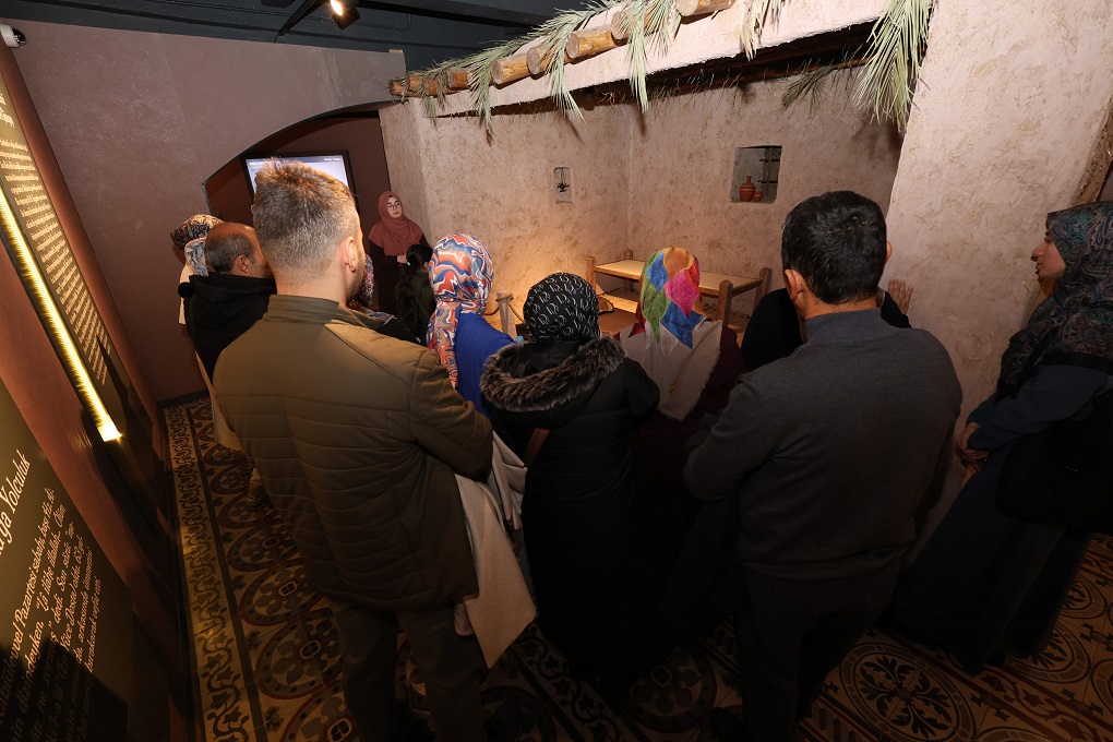 Ramazan’da Manevi Yolculuk! Siyer Sergisi’ne Yoğun İlgi!