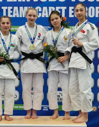 Büyükşehirli Havva Sena Tokmak Avrupa’da Bir Kez Daha Kürsüde