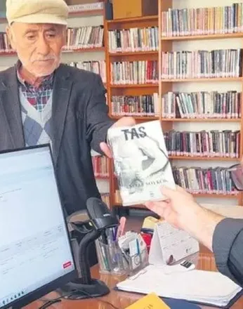 Kitap Sevgisi Yaş Tanımıyor! Konyalı Harun Amca 3. Kez Zirvede!