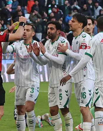 Konyasporlu Futbolculardan Hakem Yönetimine Sert Tepki!