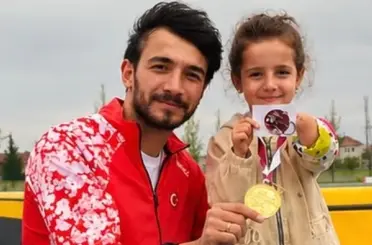Abdullah Ilgaz’dan örnek davranış: Şampiyonluk madalyasını 6 yaşındaki Ela’ya verdi