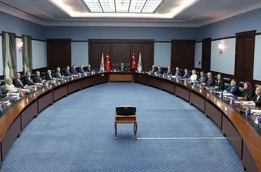 AK Parti MYK'sı 'Değişim' Ana Gündemiyle Toplanıyor! 2’si Büyükşehir 5 İl Başkanı Değişiyor!