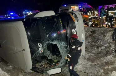 Aksaray’da Yolcu Otobüsü Devrildi! 20 Yaralı!
