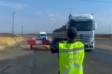 Bakan Yerlikaya: Trafik Denetimlerimiz Sürüyor! 4️0️9️ bin 9️8️7️ sürücüye işlem yapıldı!