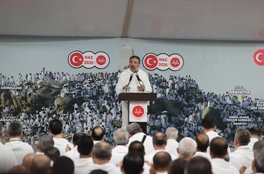 Başkan Arpaguş Arafat’ta Vakfe Duası Yaptı: “Rahmet ve Mağfiret İçin Eller Semaya Kalktı”