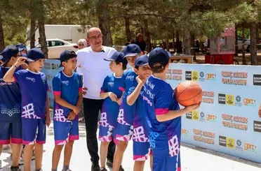 Başkan Kavuş, Genç Komek ve Yaz Spor Okulu öğrencilerinin konuğu oldu