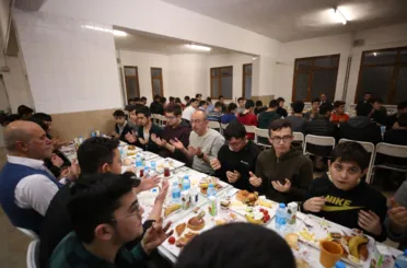 Başkan Kavuş İftar Ve Sahurda Gençlerle Buluştu