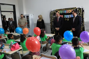 Başkan Kılca ve Kayacılar, öğrencilerin ilk gün sevincine ortak oldu