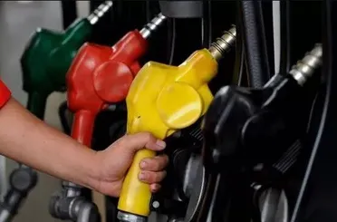 Benzin ve Motorinde indirim:2 Eylül Cuma itibariyle motorin 2 lira, benzin 1 lira 25 kuruş ucuzlayacak