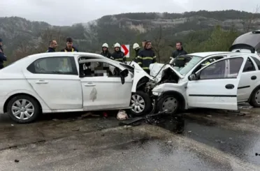 Burdur Ağlasun Yolunda Feci Çarpışma! 7 Kişi Hayatını Kaybetti, 5 Yaralı!