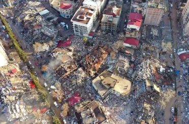 Deprem Bölgesinde ölü ve yaralı sayısı artıyor! Cumhurbaşkanı yardımcısı Fuat Oktay yeni açıklamalar yaptı.