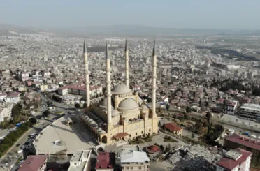 Depremlere rağmen dimdik ayakta duruyor