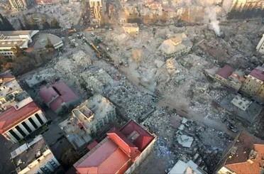  "Enkazı şehir dışına çıkarmaya çalışıyoruz"