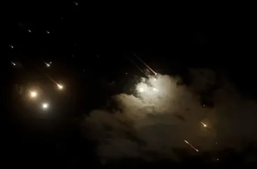 İran Füzeleri Tel Aviv Semalarında! 500 Füze Ateşlendi! Yüzde 80'i Hedefe Ulaştı!