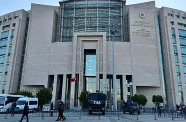 İstanbul Adalet Sarayı önündeki terör saldırısı olayında 48 şüpheli mahkemeye sevk edildi