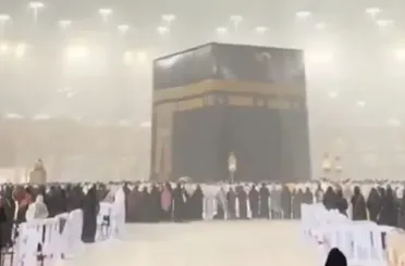 Kabe’de Yağmur Altında Tavaf! On Binlerce Müslüman Dua Etti!