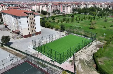 Karatay’da Spor Yatırımları Büyüyor: 14 Halı Saha Yenileniyor ve Yapılıyor