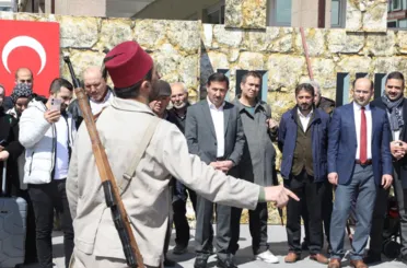 Karatay’ın “Bir Destandır Çanakkale” Tiyatro Gösterisine Konyalılardan Büyük İlgi