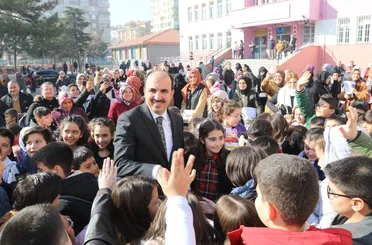 Konya Büyükşehir Belediyesinden Öğrencilere Eğitim Desteği