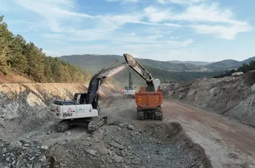 Konya Büyükşehir İlçelerdeki Yolların Standardını Yükseltmek İçin Çalışıyor